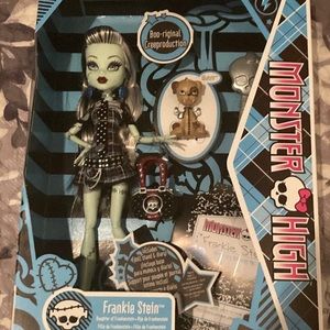 2022 Boo-riginal Creeproduction Frankie